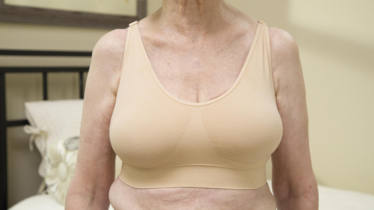 A Set de 3 sujetadores sin costuras que modelan la figura.