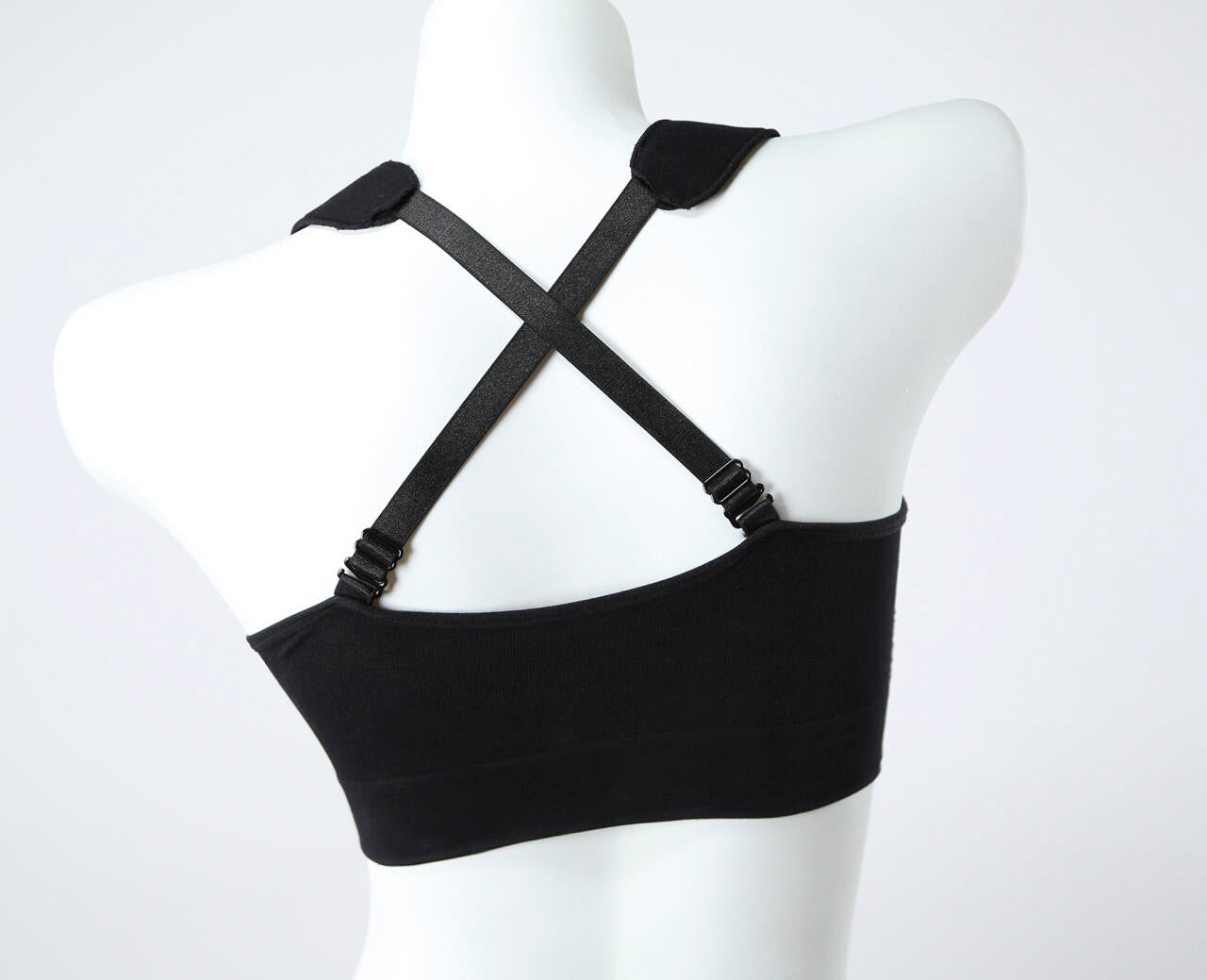 A Set de 3 sujetadores sin costuras que modelan la figura.